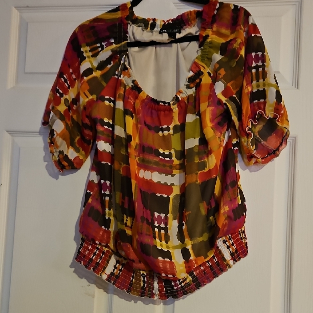 I.N. Studio Graphic Puff Sleeve Blouse in Red and Orange